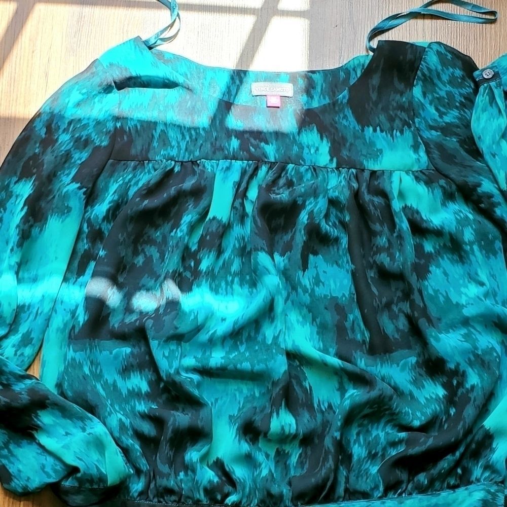 NWOT VINCE CAMUTO long sleeve sheer blouse